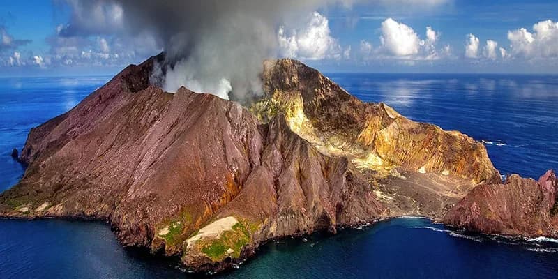 A LA DÉCOUVERTE DES VOLCANS